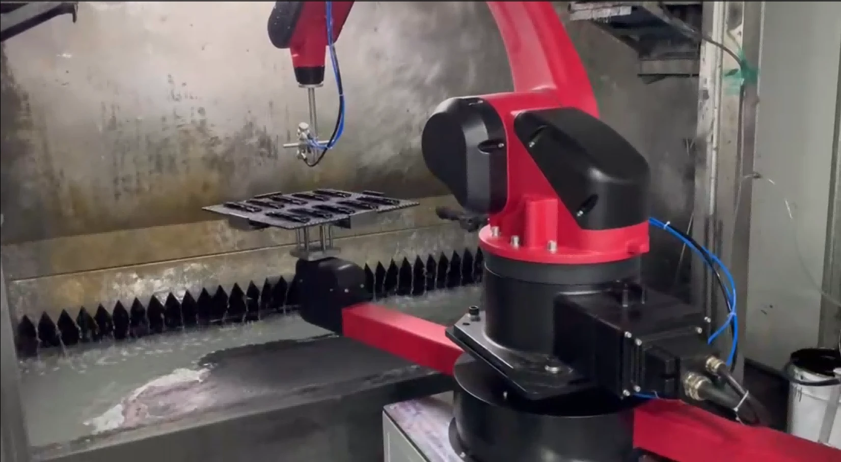Spraying robot